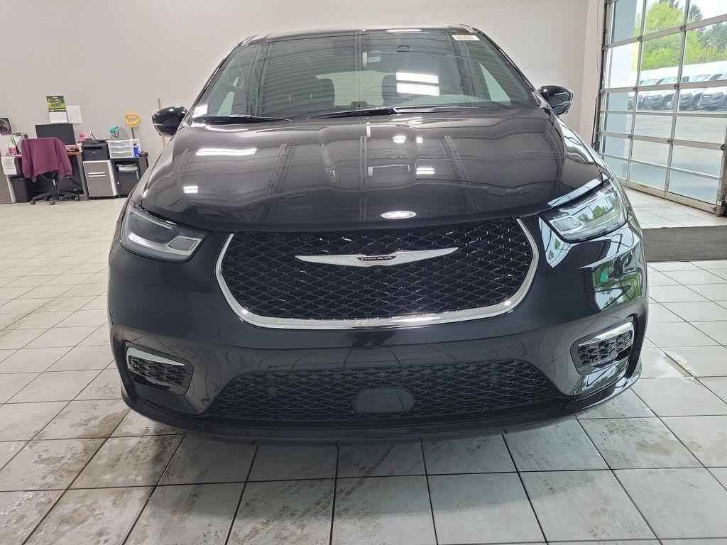 new 2025 Chrysler Pacifica car, priced at $47,620