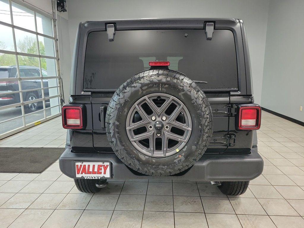 new 2025 Jeep Wrangler car, priced at $46,985