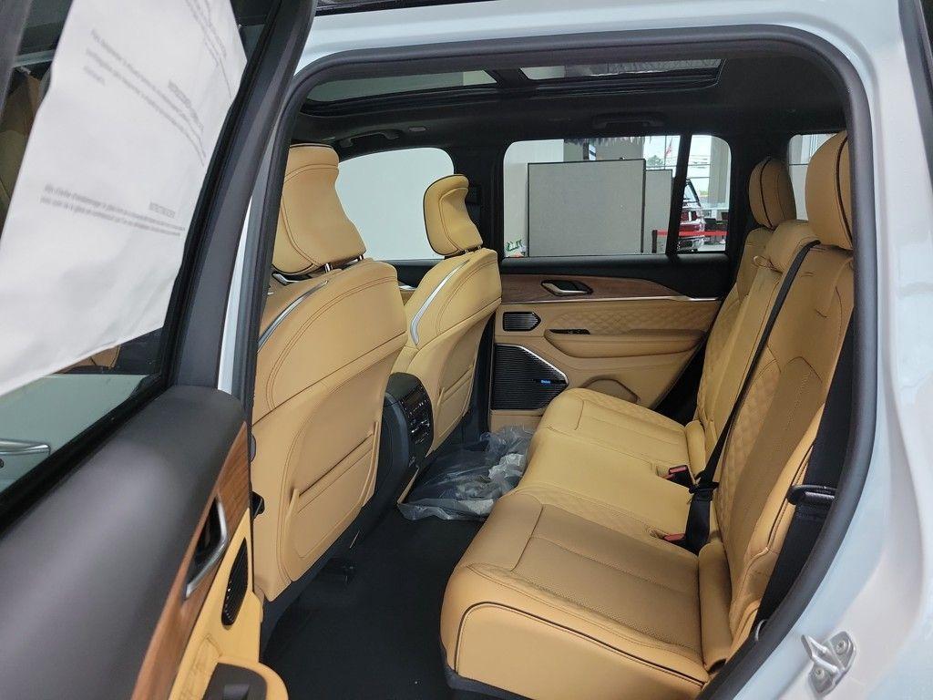 new 2025 Jeep Grand Cherokee car, priced at $63,090