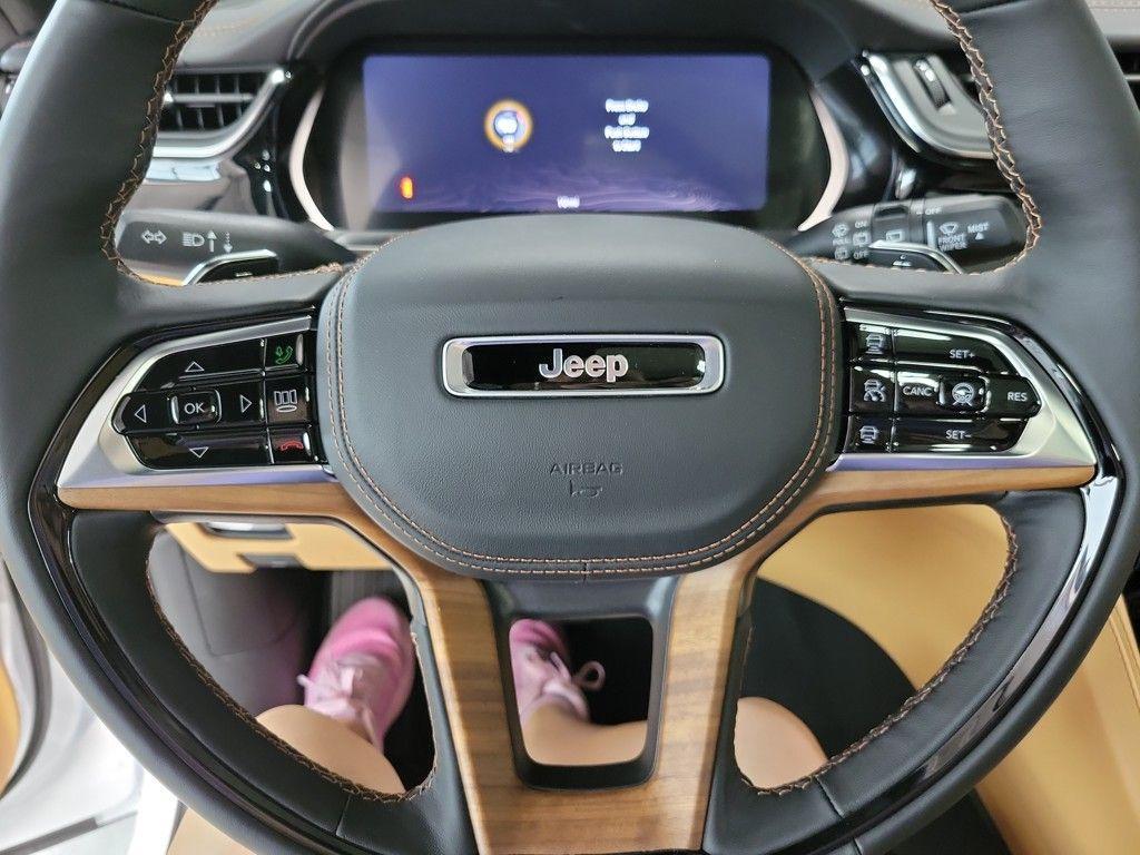 new 2025 Jeep Grand Cherokee car, priced at $63,090