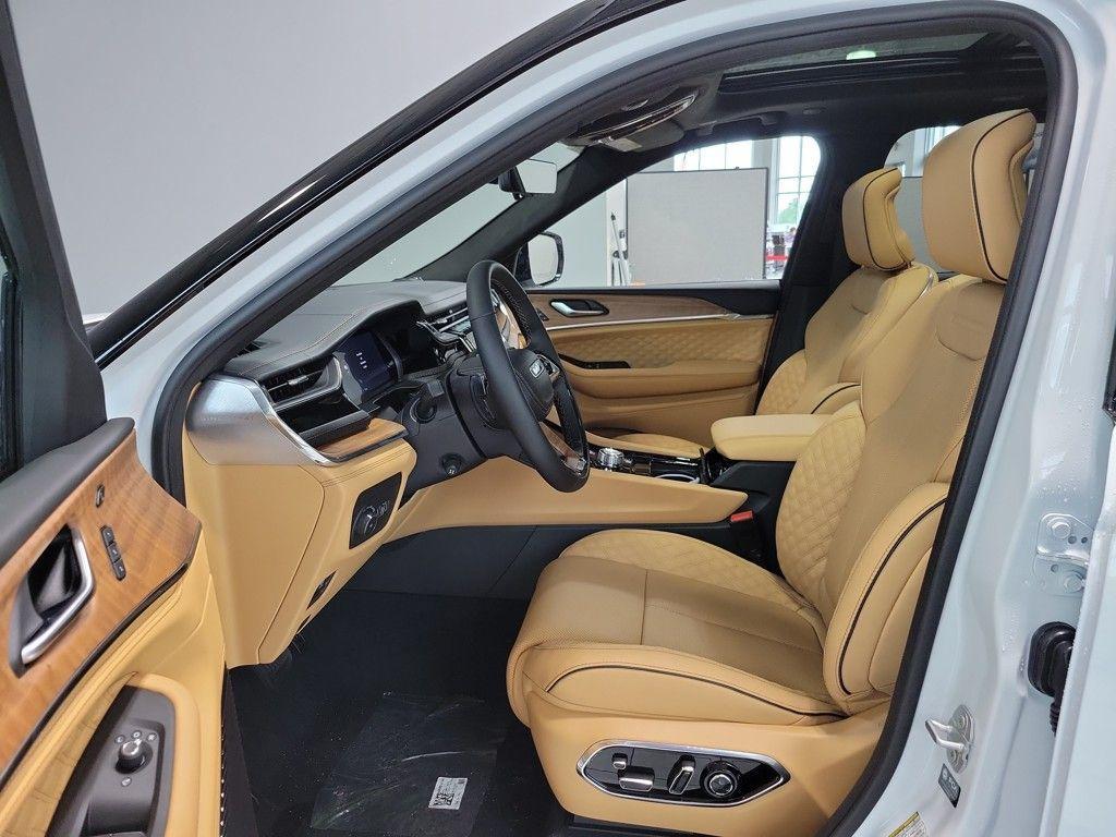 new 2025 Jeep Grand Cherokee car, priced at $63,090