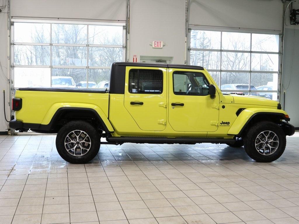 new 2024 Jeep Gladiator car, priced at $46,776