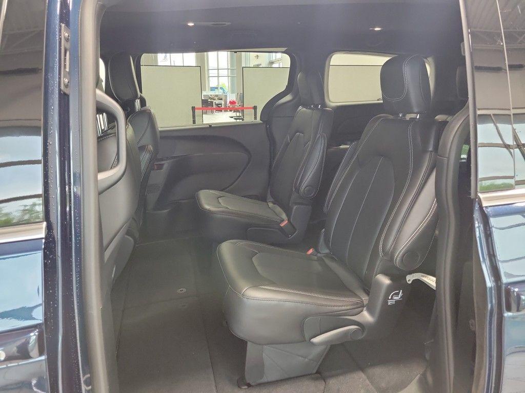 new 2025 Chrysler Pacifica car, priced at $43,114