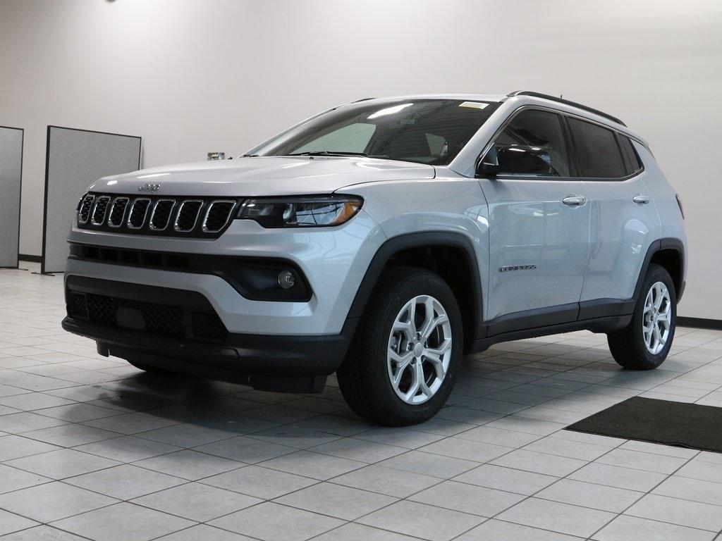 new 2024 Jeep Compass car, priced at $32,000