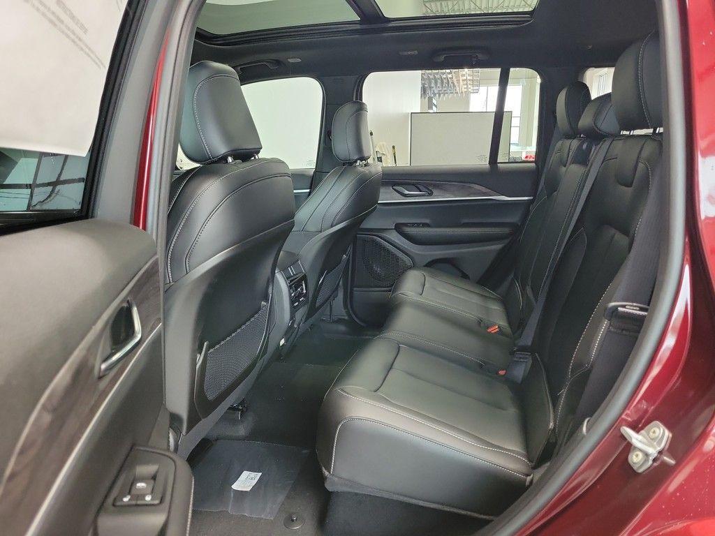 new 2025 Jeep Grand Cherokee car, priced at $47,936