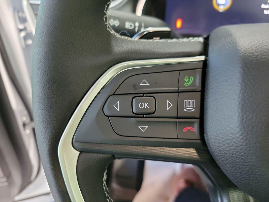 new 2025 Jeep Grand Cherokee car, priced at $41,922
