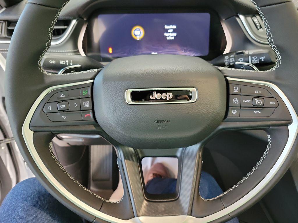 new 2025 Jeep Grand Cherokee car, priced at $41,922