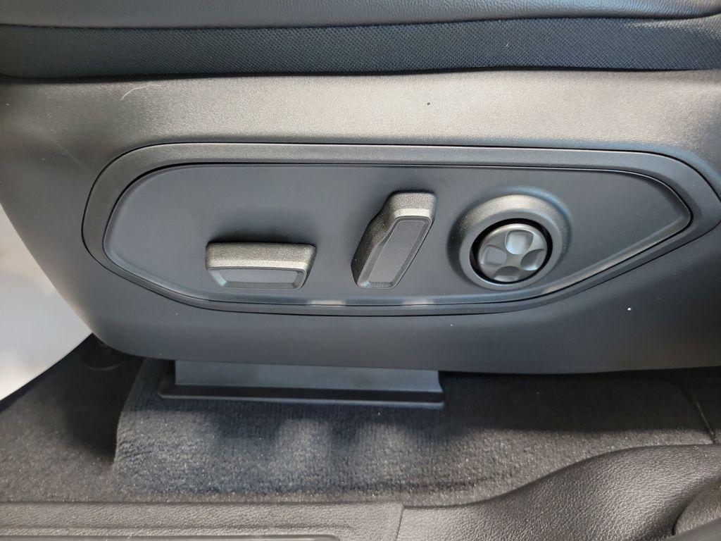 new 2025 Jeep Grand Cherokee car, priced at $41,922
