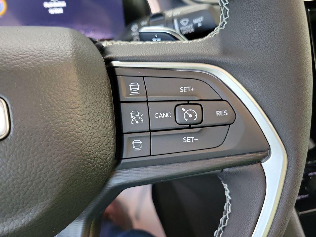 new 2025 Jeep Grand Cherokee car, priced at $41,922