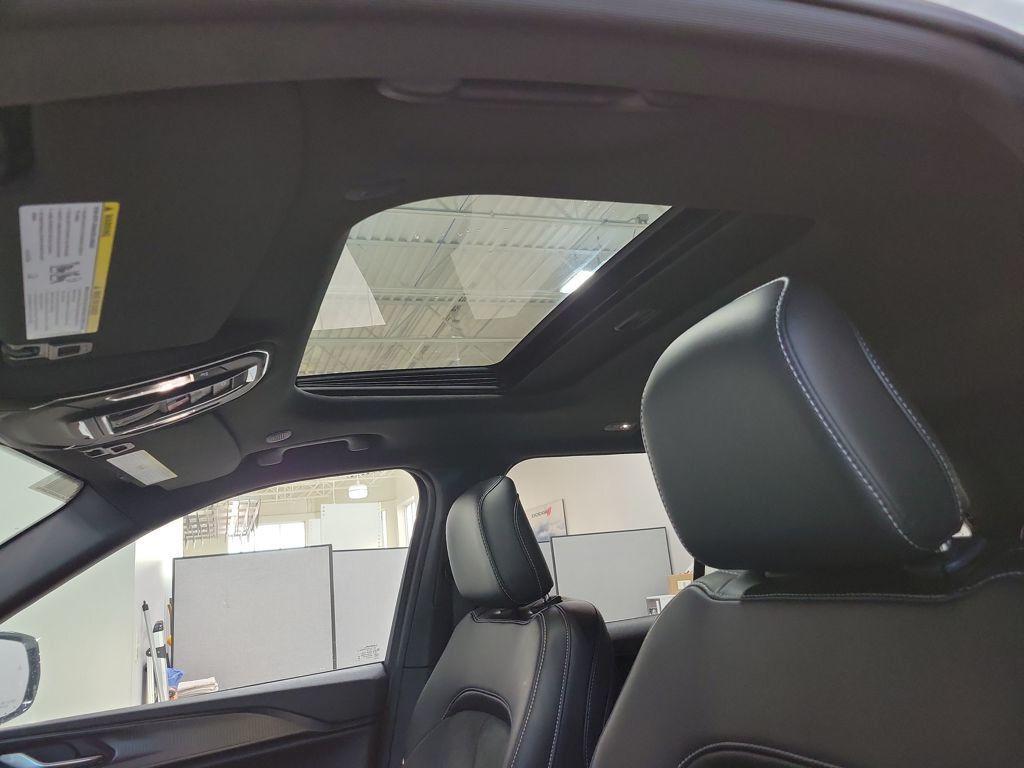 new 2025 Jeep Grand Cherokee car, priced at $41,922