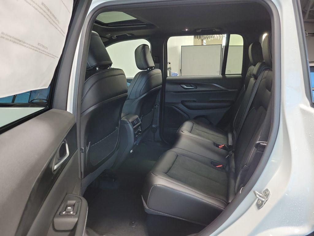 new 2025 Jeep Grand Cherokee car, priced at $41,922