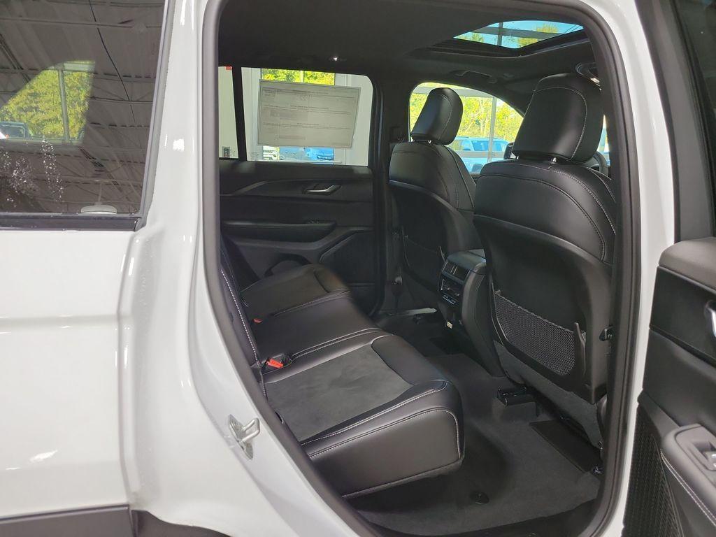 new 2025 Jeep Grand Cherokee car, priced at $41,922