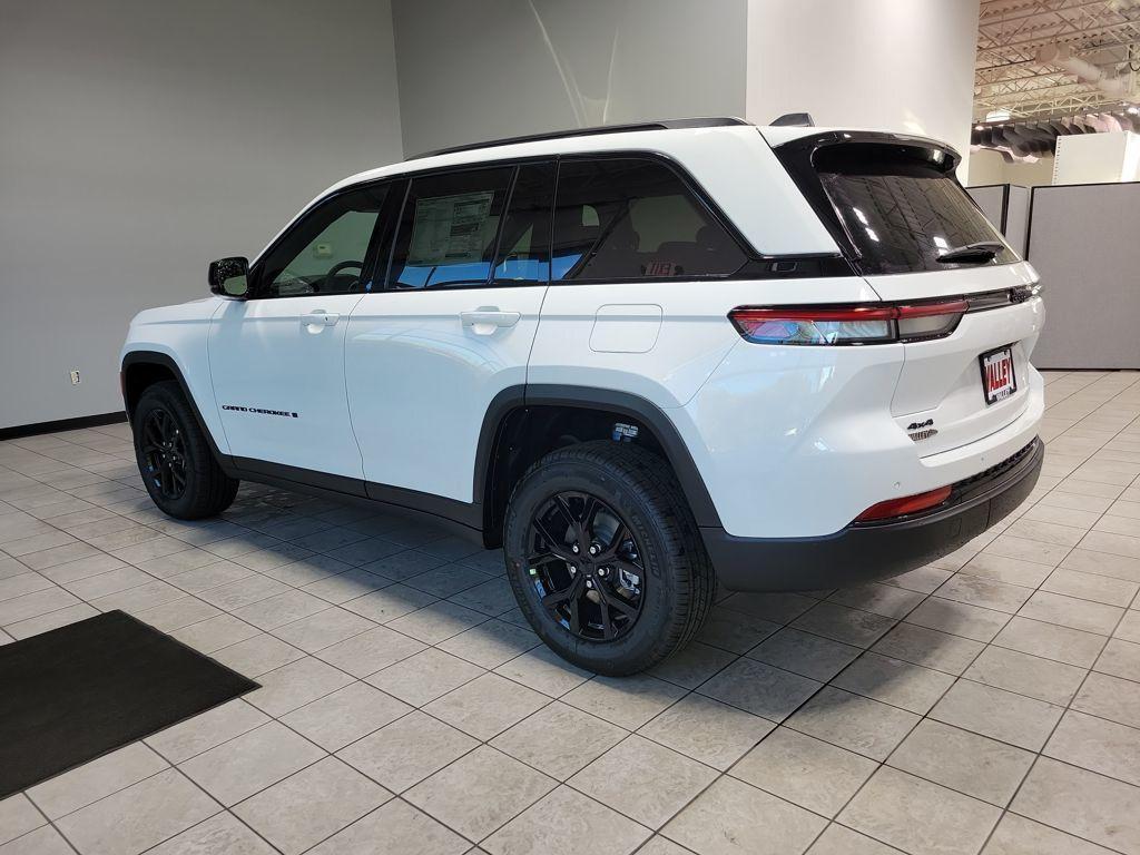 new 2025 Jeep Grand Cherokee car, priced at $41,922