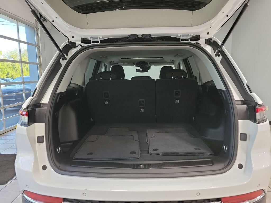 used 2024 Jeep Grand Cherokee car, priced at $33,399