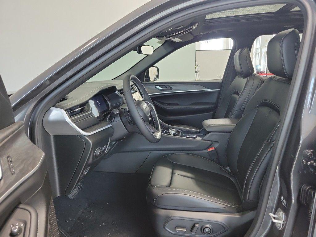 new 2025 Jeep Grand Cherokee car, priced at $47,936