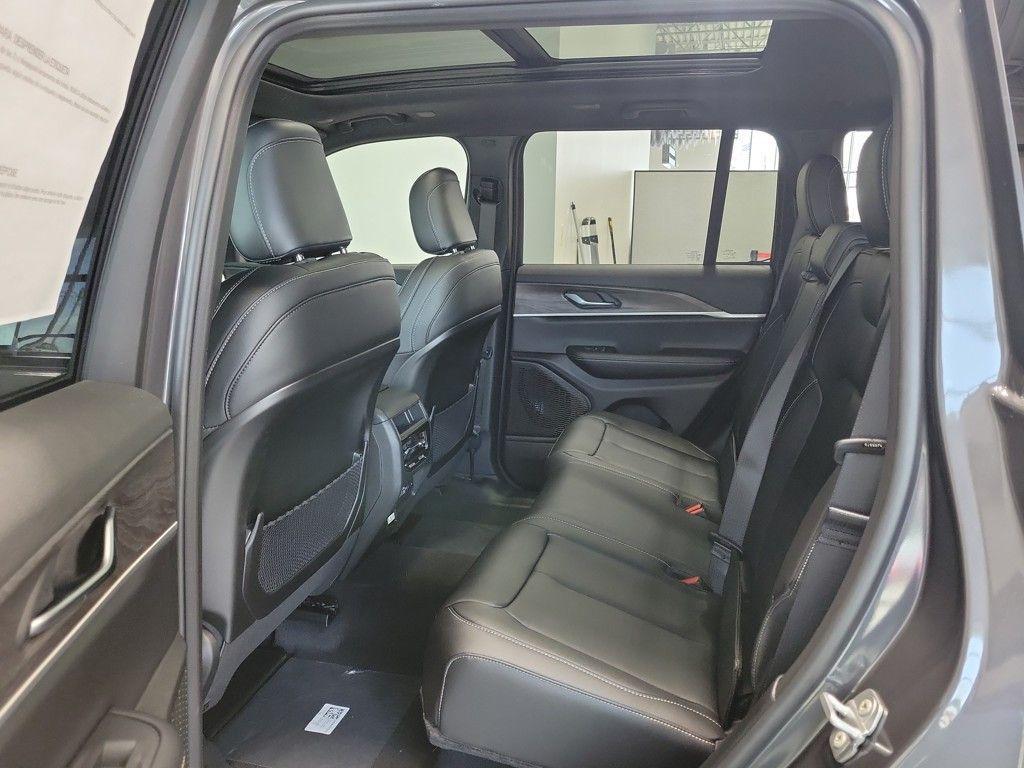 new 2025 Jeep Grand Cherokee car, priced at $47,936
