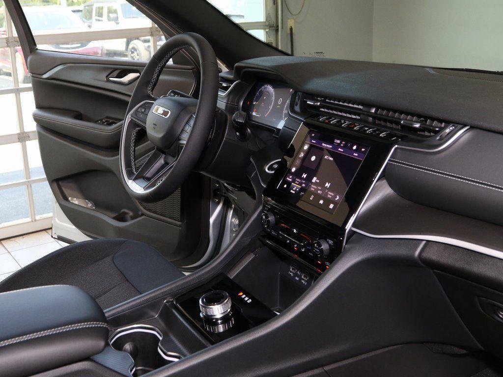new 2024 Jeep Grand Cherokee L car, priced at $37,539