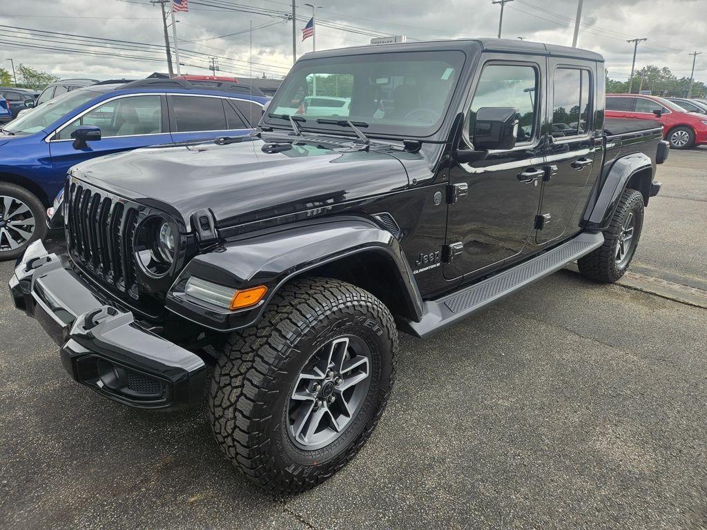 used 2023 Jeep Gladiator car, priced at $40,000