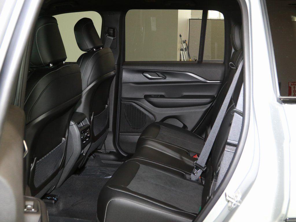 new 2025 Jeep Grand Cherokee car, priced at $43,237
