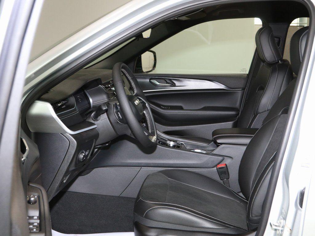 new 2025 Jeep Grand Cherokee car, priced at $43,237