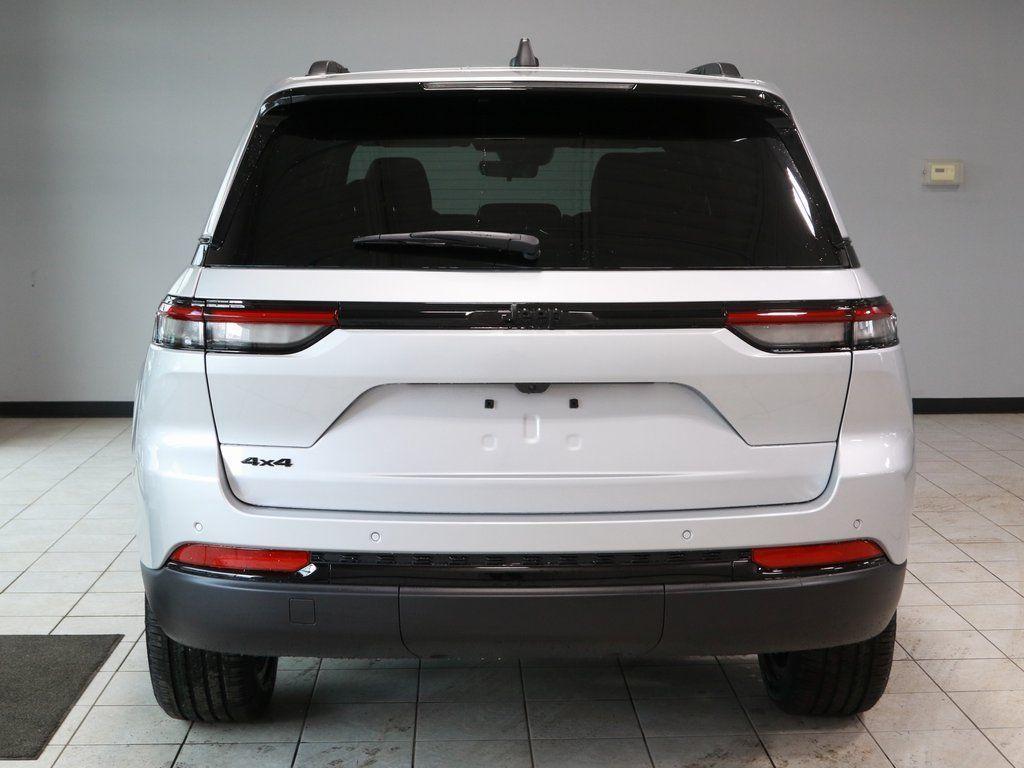 new 2025 Jeep Grand Cherokee car, priced at $43,237
