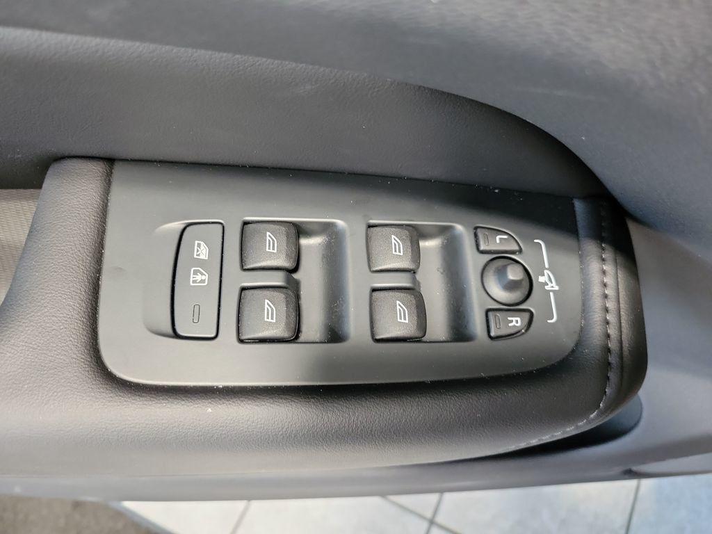 used 2025 Volvo XC60 car, priced at $36,999