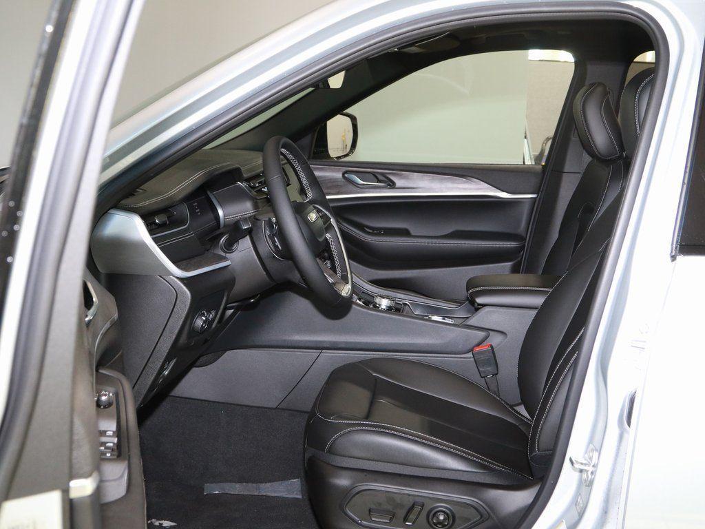 new 2025 Jeep Grand Cherokee car, priced at $46,737