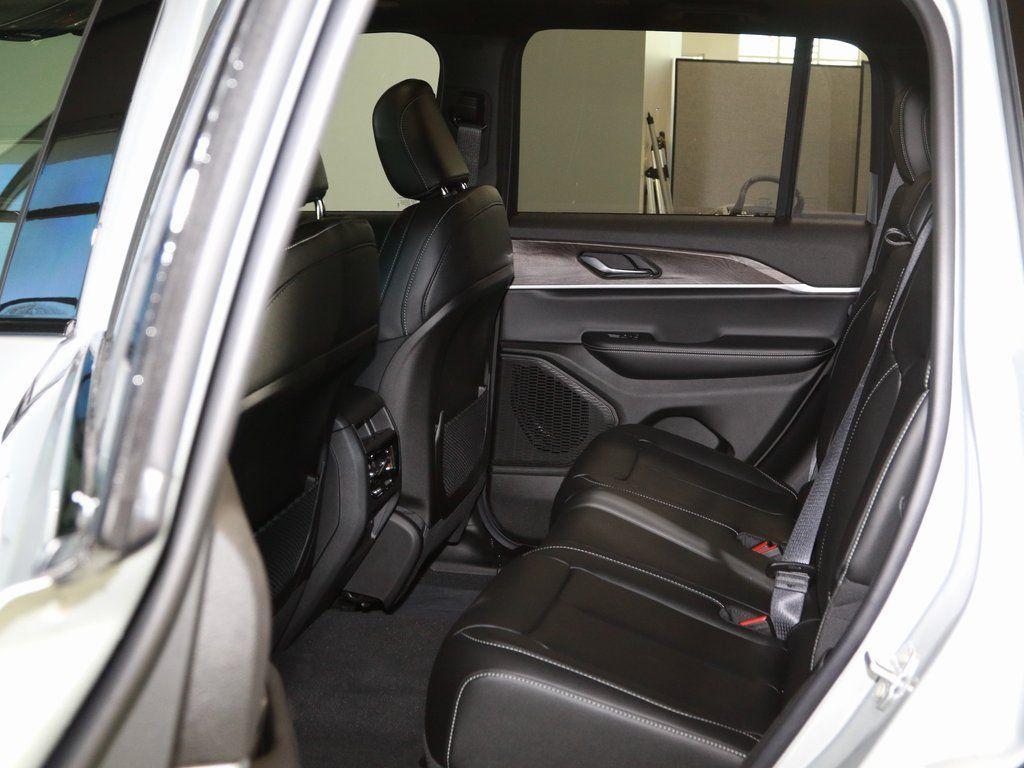 new 2025 Jeep Grand Cherokee car, priced at $46,737