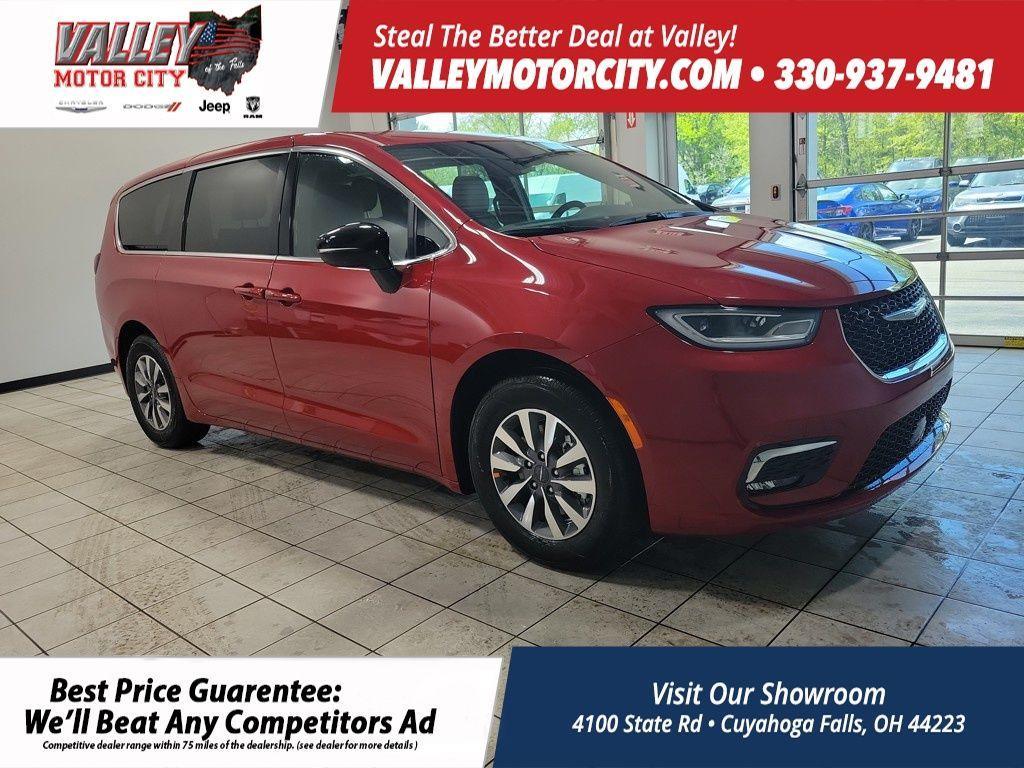 new 2025 Chrysler Pacifica Hybrid car, priced at $46,618