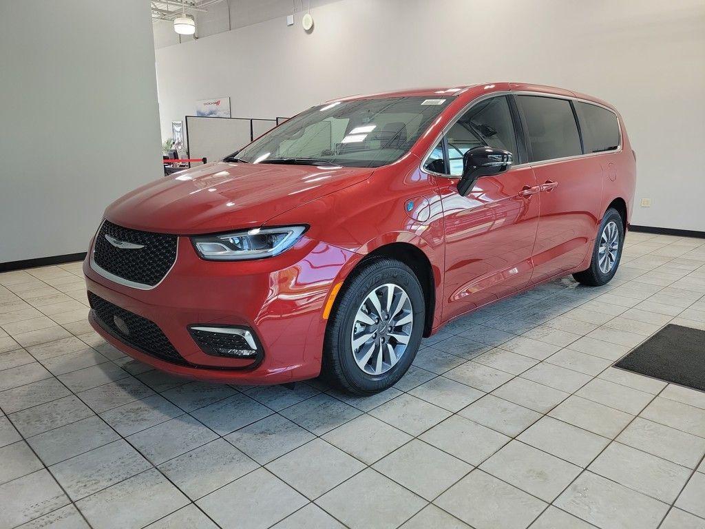 new 2025 Chrysler Pacifica Hybrid car, priced at $46,618