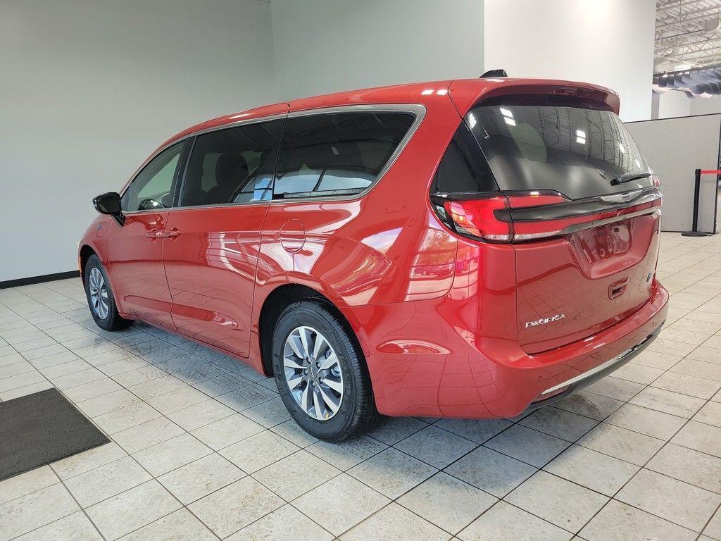 new 2025 Chrysler Pacifica Hybrid car, priced at $46,618