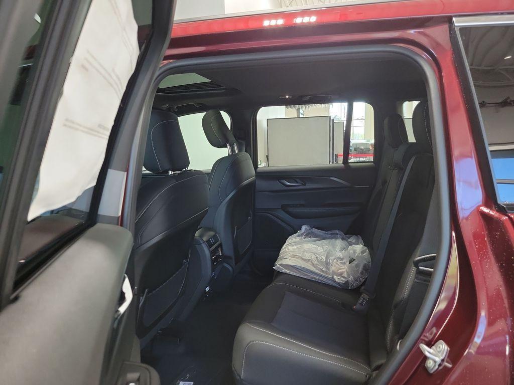 new 2025 Jeep Grand Cherokee car, priced at $43,081