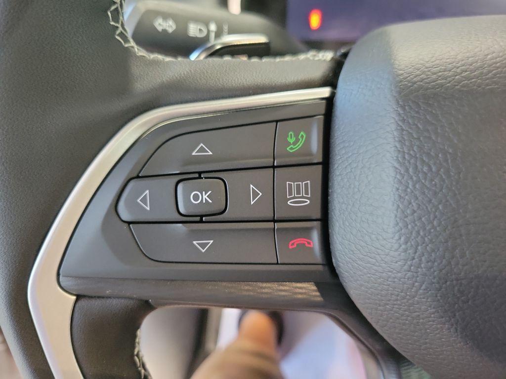 new 2025 Jeep Grand Cherokee car, priced at $43,081
