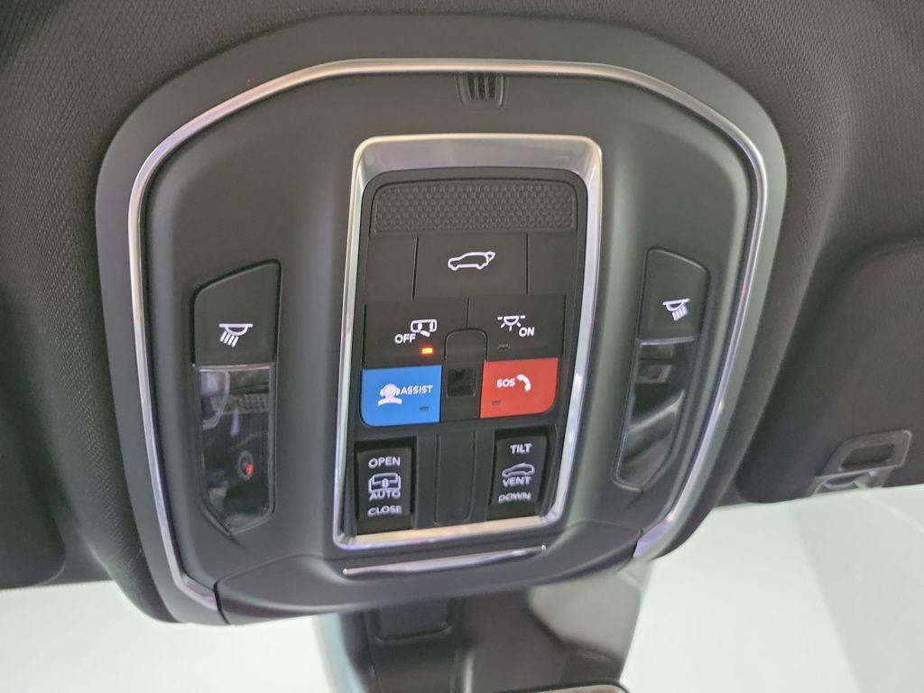 new 2025 Jeep Grand Cherokee car, priced at $43,081
