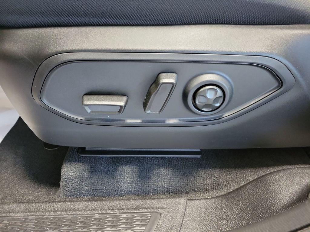 new 2025 Jeep Grand Cherokee car, priced at $43,081