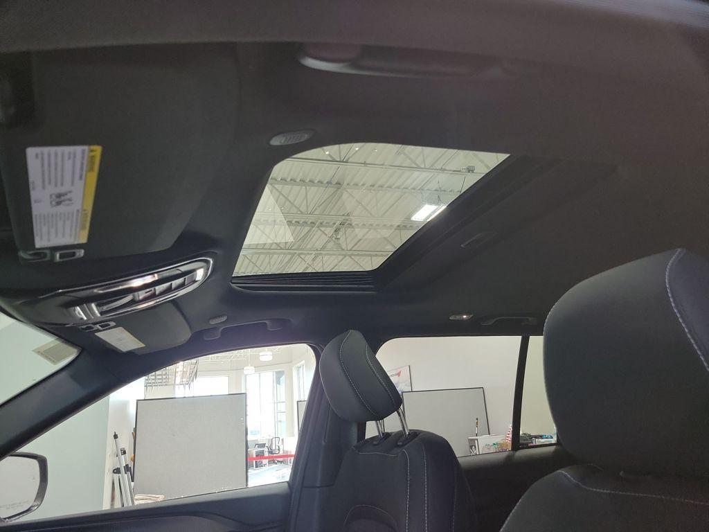new 2025 Jeep Grand Cherokee car, priced at $43,081