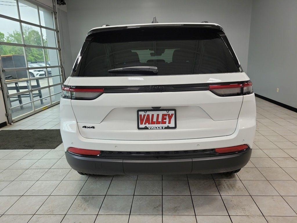 new 2025 Jeep Grand Cherokee car, priced at $44,030