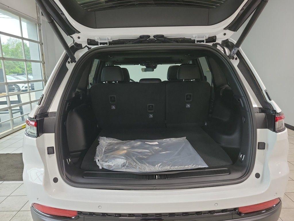 new 2025 Jeep Grand Cherokee car, priced at $44,030