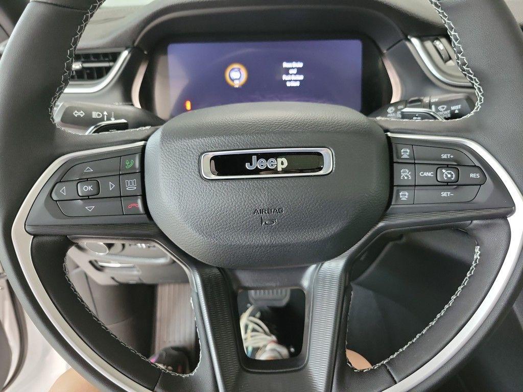 new 2025 Jeep Grand Cherokee car, priced at $44,030