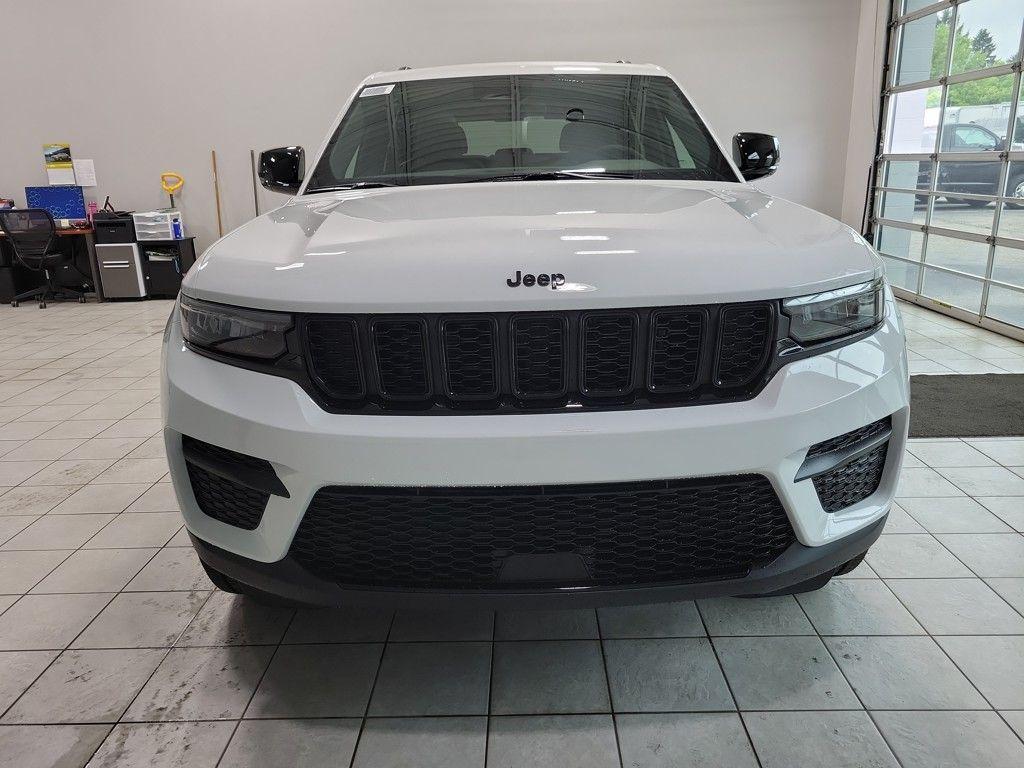new 2025 Jeep Grand Cherokee car, priced at $44,030