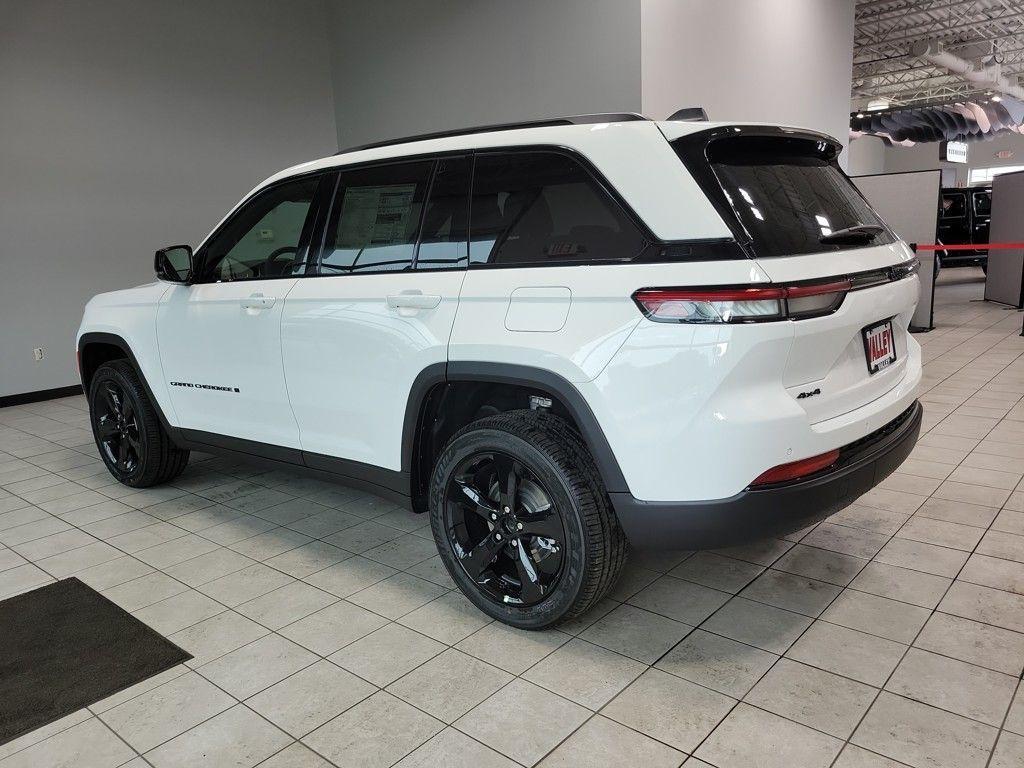 new 2025 Jeep Grand Cherokee car, priced at $44,030