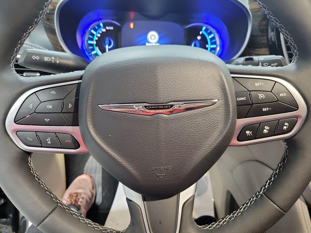 used 2023 Chrysler Pacifica Hybrid car, priced at $32,999