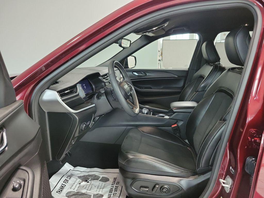 used 2024 Jeep Grand Cherokee car, priced at $33,699
