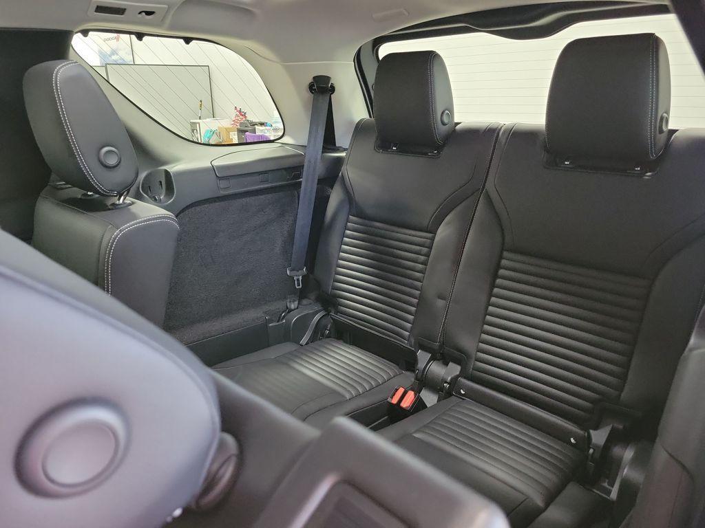 used 2024 Land Rover Discovery car, priced at $44,499