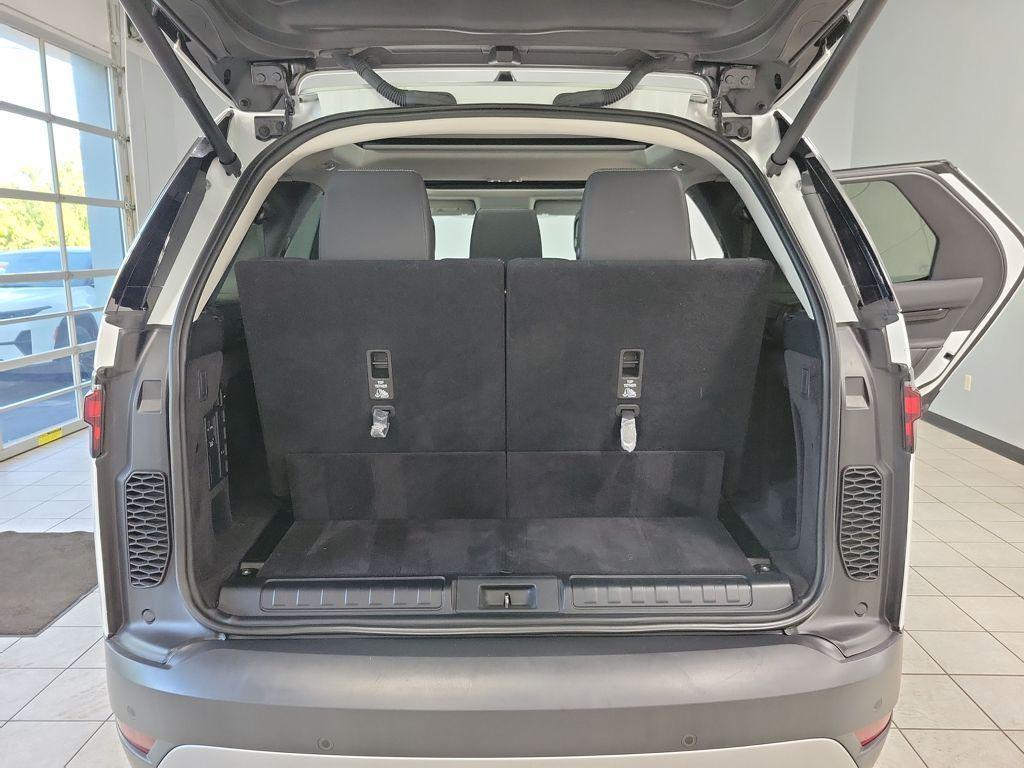 used 2024 Land Rover Discovery car, priced at $44,499