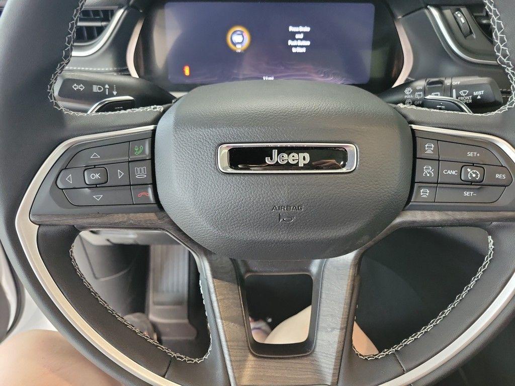 new 2025 Jeep Grand Cherokee car, priced at $47,014