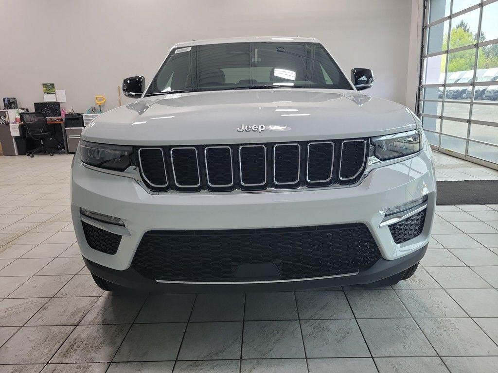 new 2025 Jeep Grand Cherokee car, priced at $47,014