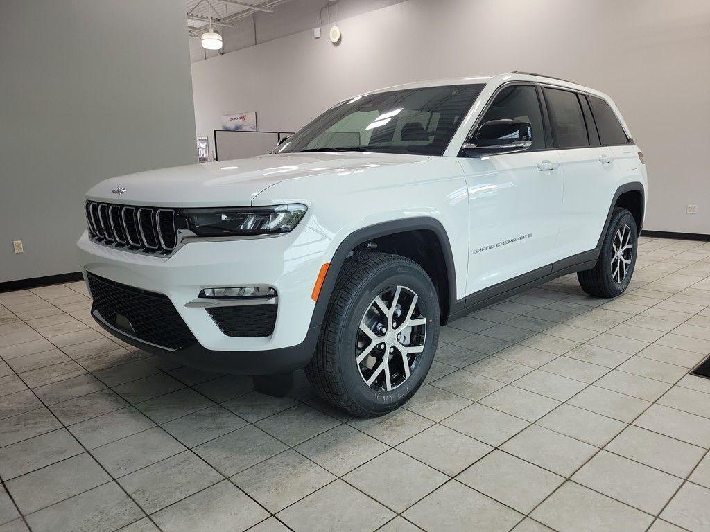 new 2025 Jeep Grand Cherokee car, priced at $47,014