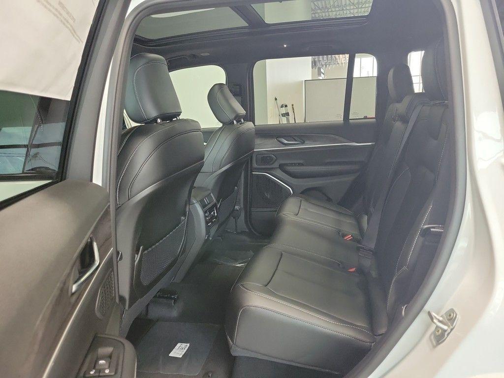 new 2025 Jeep Grand Cherokee car, priced at $47,014