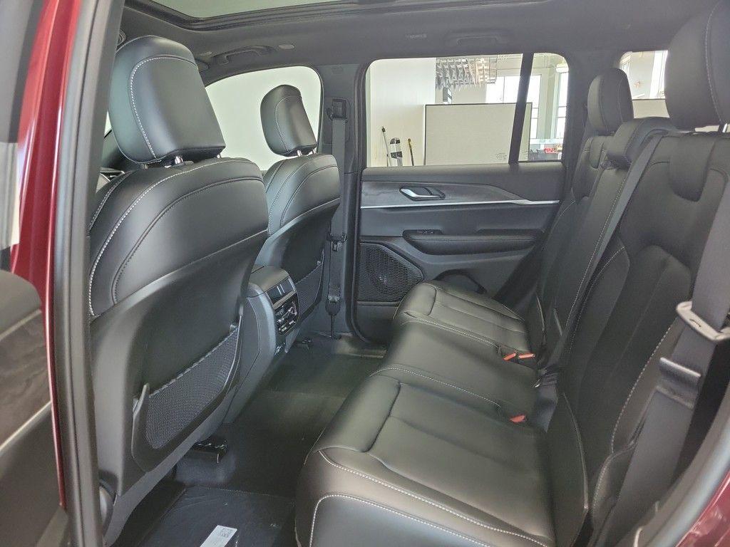 new 2025 Jeep Grand Cherokee car, priced at $47,936